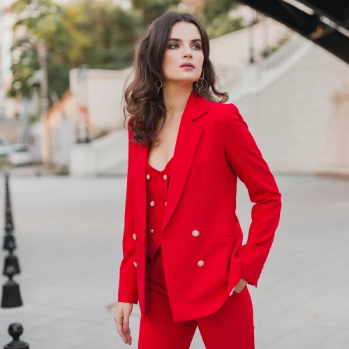 Vestes et ensembles : comment créer une tenue harmonieuse